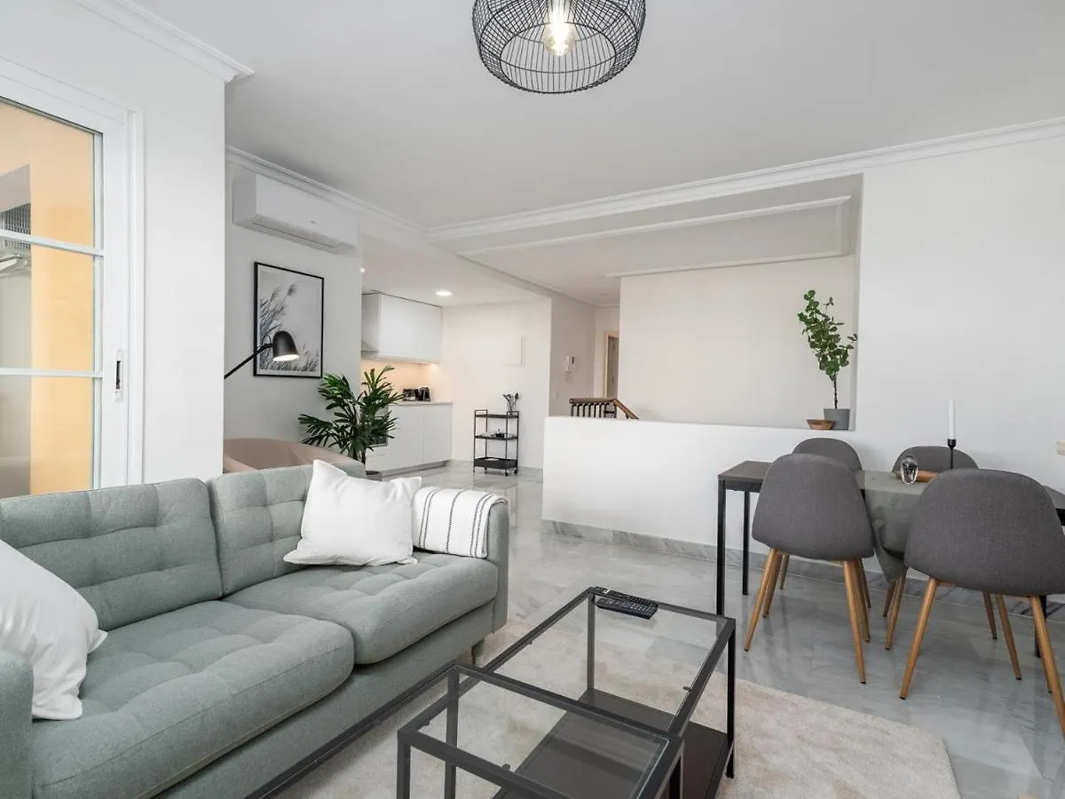 Apartment Senorio De Aloha 2 Bedroom Within Walking Distance To Puerto Banus Marbella