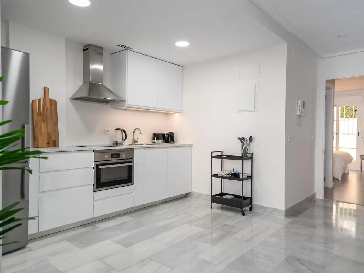 Apartment Senorio De Aloha 2 Bedroom Within Walking Distance To Puerto Banus Marbella