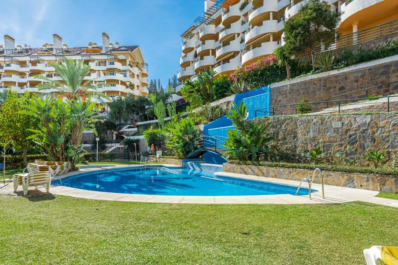 Apartment Senorio De Aloha 2 Bedroom Within Walking Distance To Puerto Banus Marbella